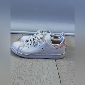 Adidas Stan Smith Shoes in Cloud White/Icey Pink